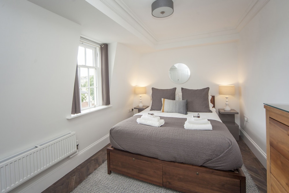 Top Floor Luxury Apartment In Central Bath - With Parking - Wiltshire