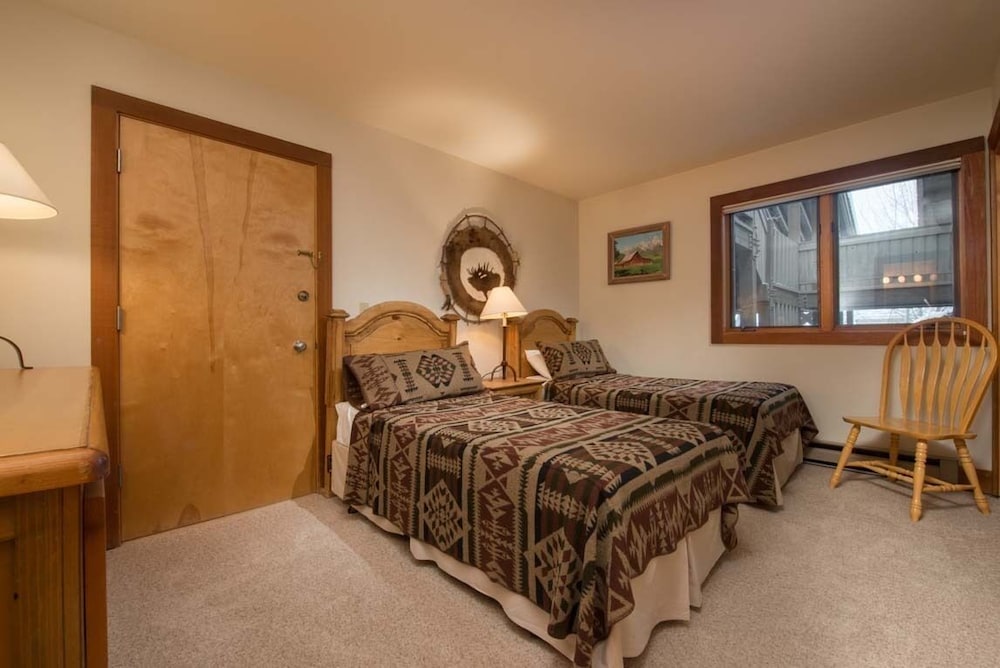 2bd / 2ba Nez Perce C. 4: 2 Dormitorios / 2 Condominios Ba En Teton Village, Capacidad Para 6 - Wyoming