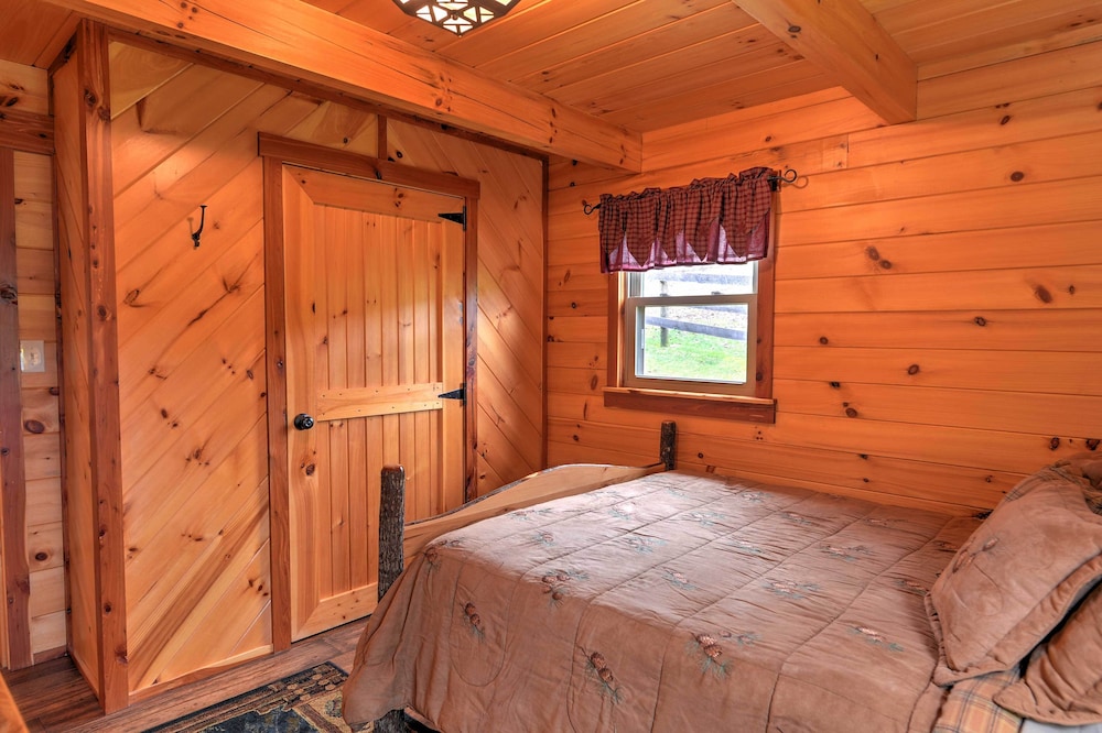 Rustic Dundee Cabin with Hot Tub and Forest Views! - Ohio