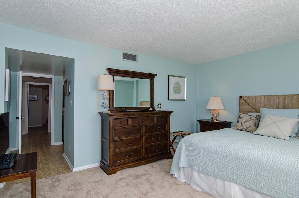 Spectacular Views In This 2br Station One Condo! - Wrightsville Beach, NC
