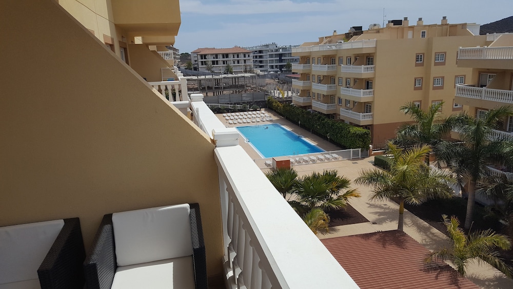 Apartment In El Palm-mar, Arona, Very Well Decorated, Furnished And Equipped. - Arona