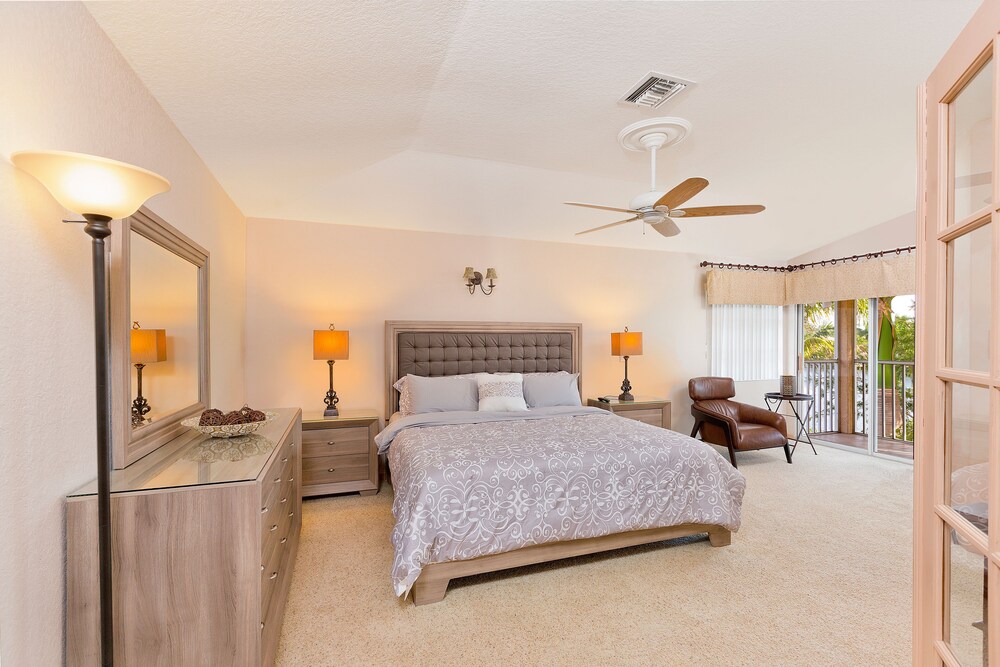 Sunrise Dream - 4 Bedroom Waterfront W/pool, Spa, Billiard Table & A Killer View - Punta Rassa, FL