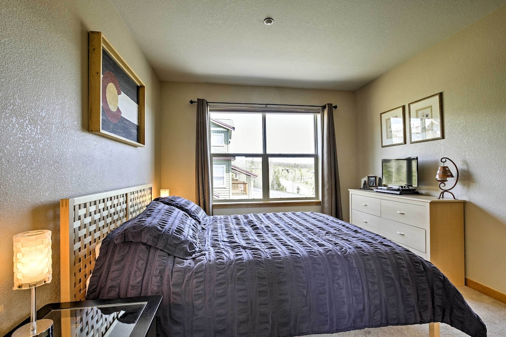 Newly Remodeled Picturesque Condo W/ Mountain View - Silverthorne, CO