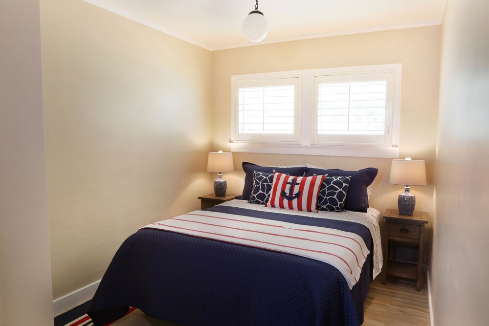 Bayfront Dream 5 Bedrm W/2 Living Rooms Sleeps 11 - Newport Beach, CA