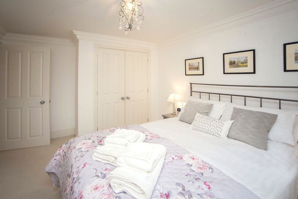 Herschel Place -  Stylish And Contemporary 1 Bed Apartment - With Parking - Bradford-on-Avon