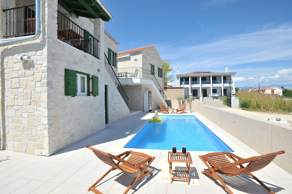 Villa Corte 2 with private pool,parking - Privlaka