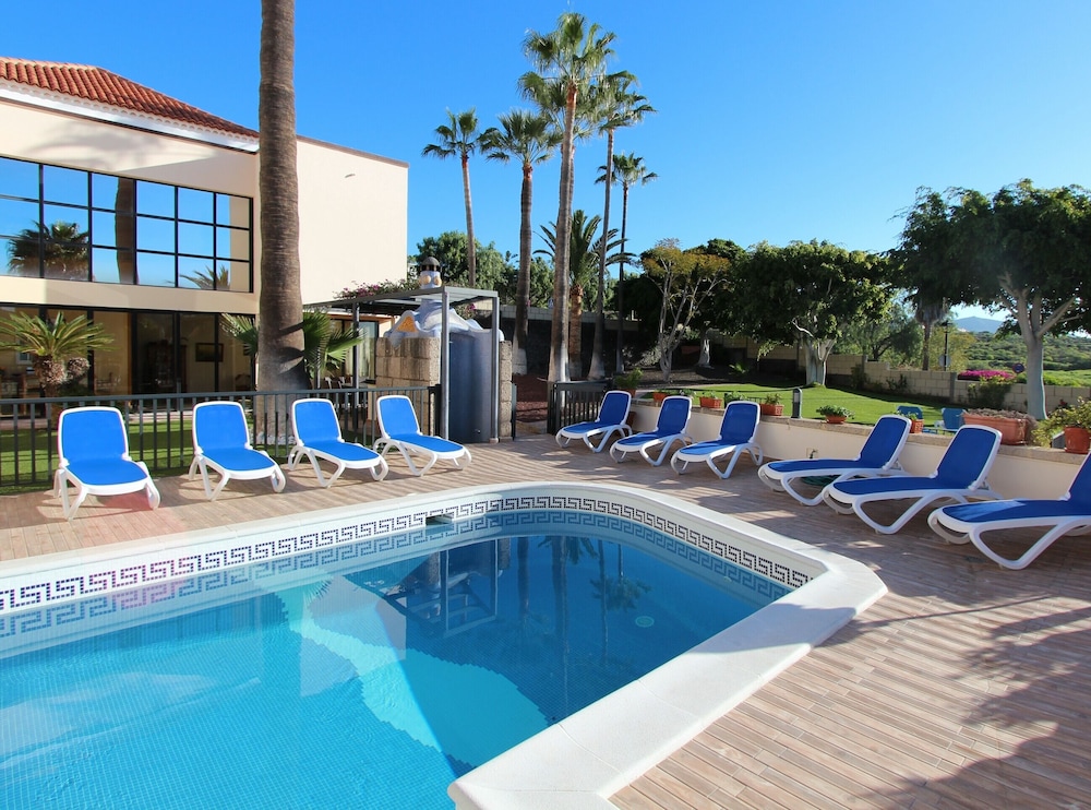 Villa With Pool For Exclusive Group Holiday Under Palm Trees - Los Cristianos