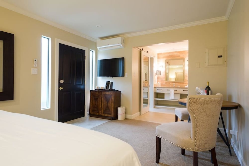 Stay in Silverado: King Bed, Renovated - Yountville, CA
