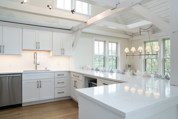 Light And Bright Renovated Home In Sconset With Large Yard, Walk To The Market - Nantucket, MA
