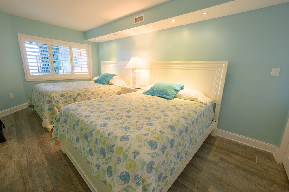 Penthouse Suite,renovated,hottubs/oceanfront,pools - Cherry Grove Beach, SC