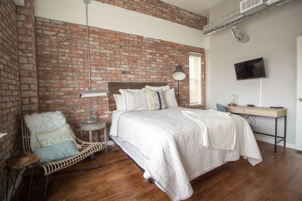 Stylish, Spacious Downtown Lofts - Walk To Dining, Nightlife, And Concerts - 털사