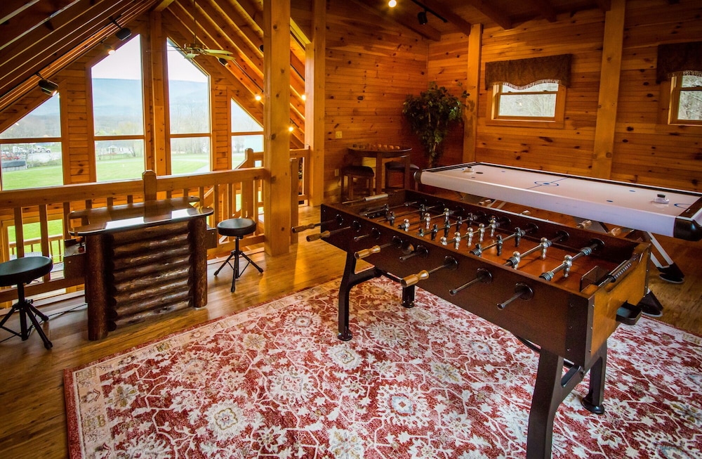 Majestic Cabin - King Bed - No Cleaning Fee! - Davis, WV