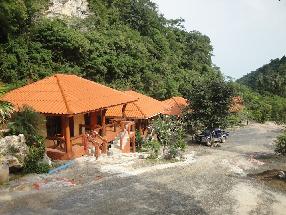 Phupha Resort - Don Sak