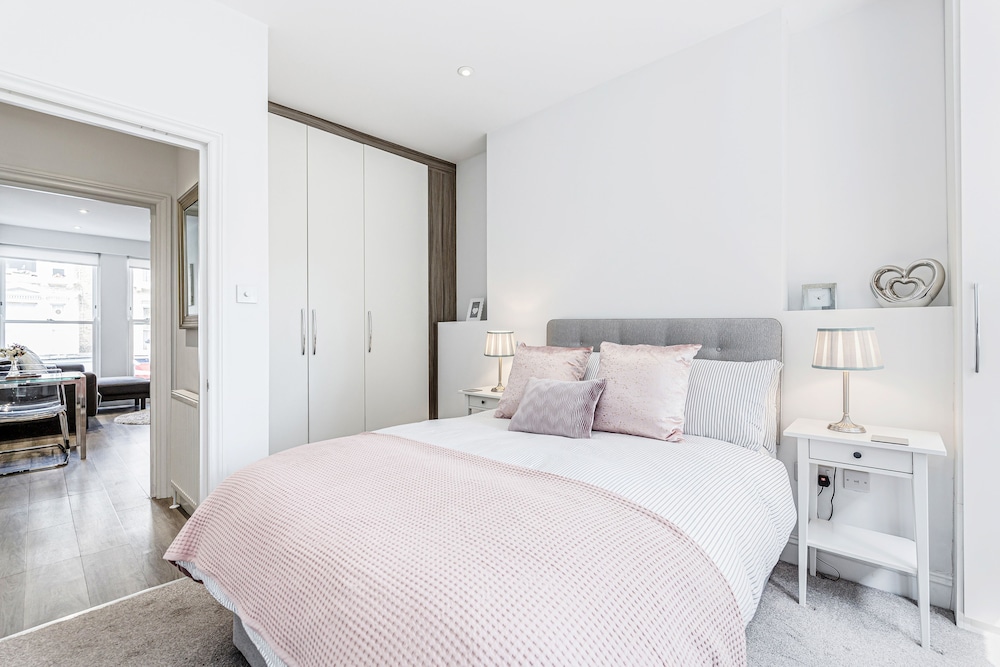 2 Bedroom Portobello Notting Hill Apartment - London
