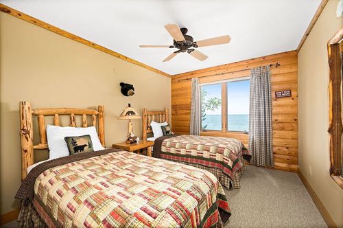 Northwoods Luxury On Private Black Sand Beach - Tettegouche State Park, Silver Bay