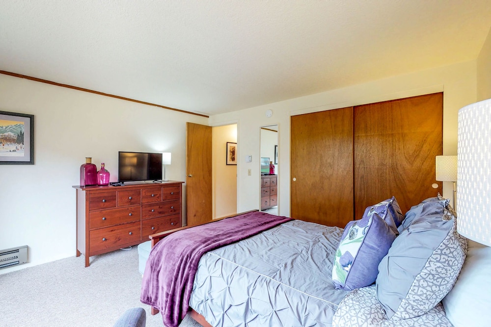 Comfy Condo With Shared Pool, Hot Tub, Sauna - Near Slopes, Mountain Views - Sun Valley, ID