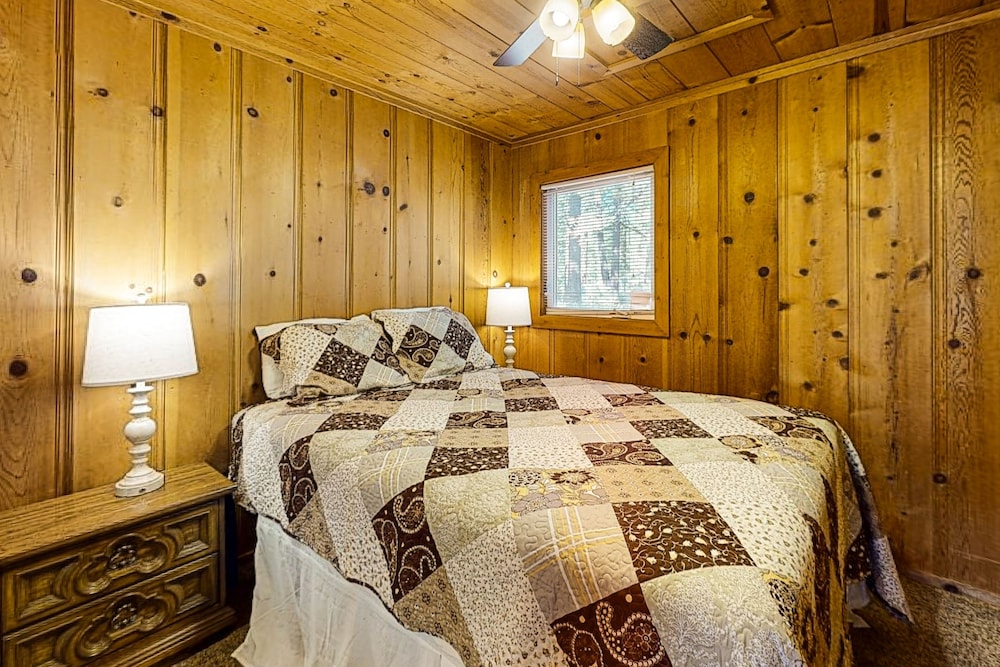 Dog-friendly Mountainview Cabin With Free Wifi - Secluded With Room To Roam - lake tahoe, South Lake Tahoe