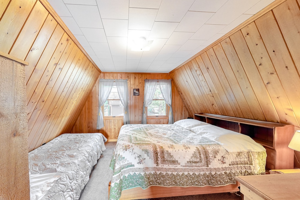Comfy Lakefront Cabin With Gorgeous Views, Private Dock & Pebble Beach - Moosehead Lake, ME