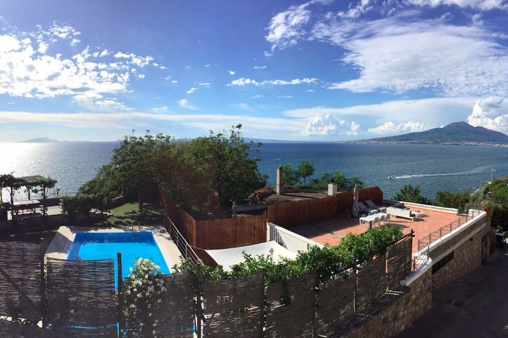 Villa Bikini, A Paradise On The Rock Steep Above The Sea With Swimming Pool. - Vico Equense