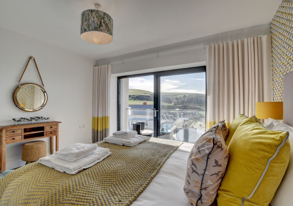 5 Byron Apartments - Three Bedroom Apartment, Sleeps 5 - North Devon District