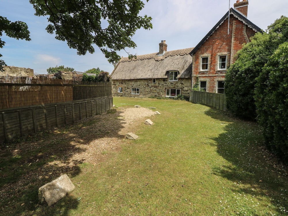 Hill Farm Cottage, Freshwater - Colwell Bay