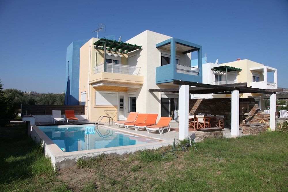 Pool Villa-3, Near The Beach And The Golf Course Of Rhodes, Private Pool-garden - Rodes
