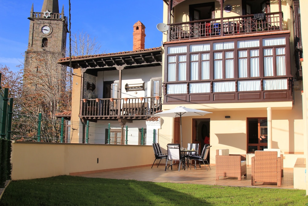 Apartamento De Planta Baja En El Casco Histórico De Comillas Con Terraza Privada - Cantabria