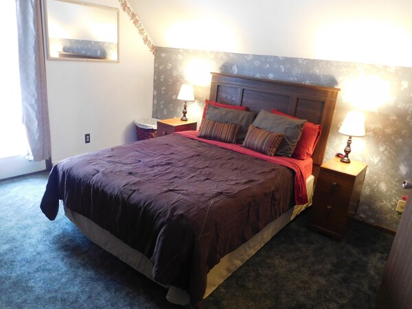 Quiet & Cozy Home Away From Home In Black River Falls - Black River Falls, WI