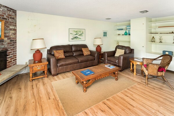 T443 2 Bedroom 1st Floor, Limited Ocean View, No Cleaning Fees - Cannon Beach, OR
