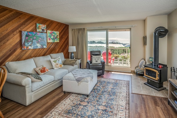 G613 1st Floor Pet Friendly Gearhart House No Cleaning Fees - Cannon Beach, OR