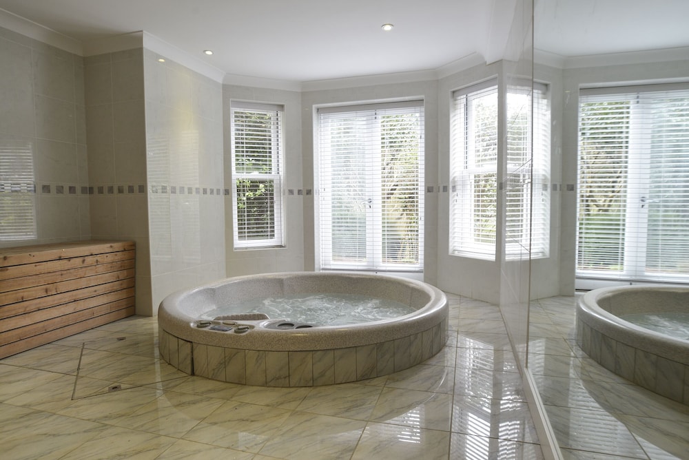 Garden Apartment With Hot Tub And Sauna - West Sussex