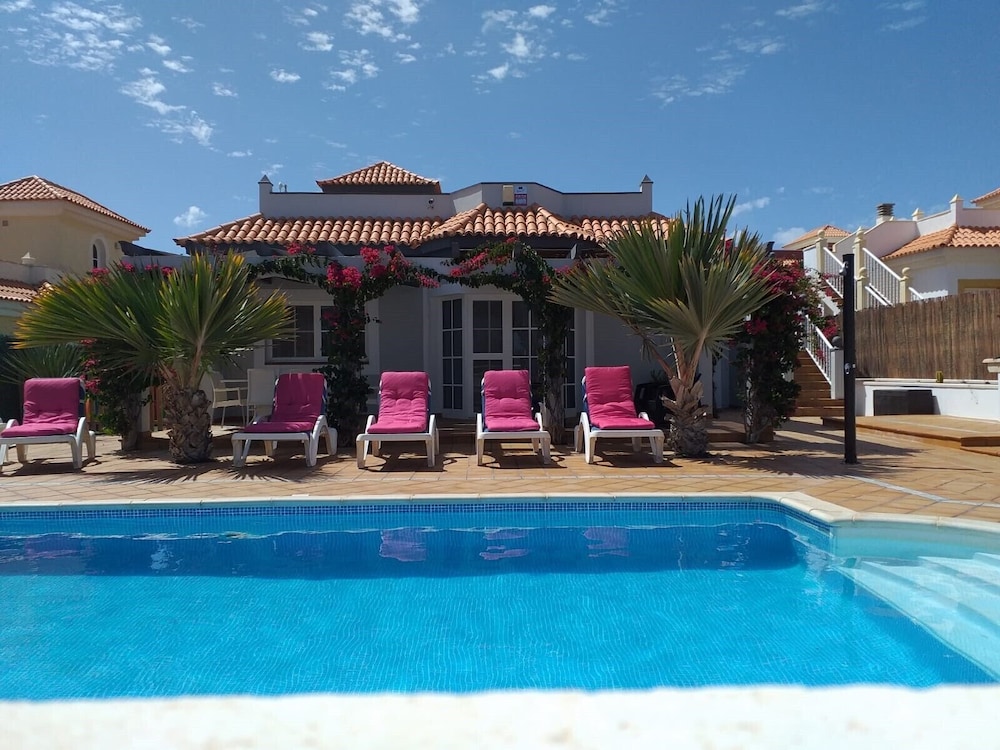 Vv Licensed Detached Villa Rochelle With Large Heated Pool, 4 Bed, 2 Bath - Fuerteventura
