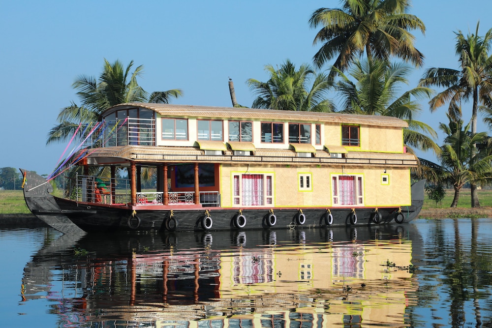 Beachparadise  Daycruise Houseboat - Kerala