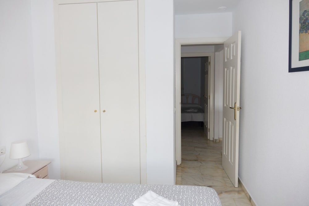 Two Bedroom Apartment, Central Location - Novo Sancti Petri