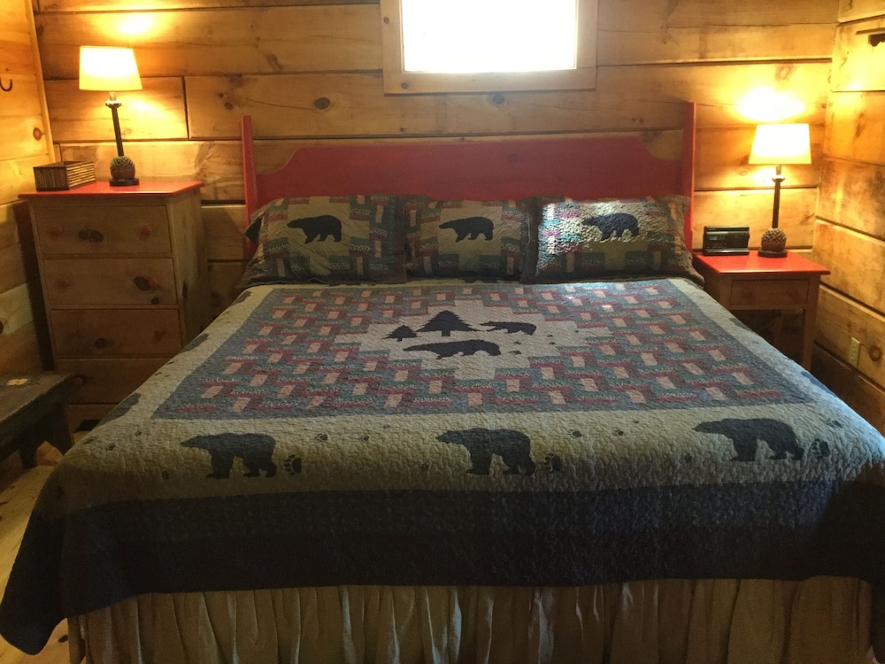 Bare Feet Cabin A Cozy Romantic Getaway Free Wifi/hottub/jetted Tub/fireplace - Sevierville, TN