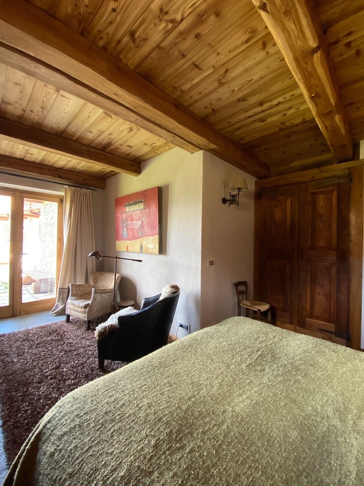 Chalet Clotes For Ski And Nature Lovers - Oulx