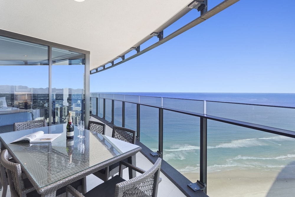 Modern Beachfront 3  Bedroom Apartments - Gold Coast