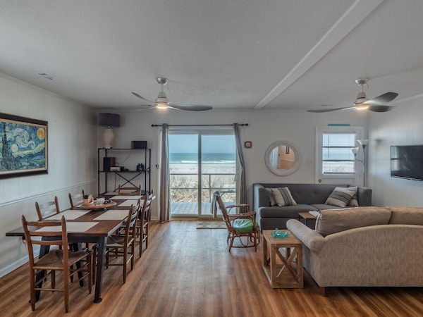 Just For The Shell Of It: 4 Br / 2 Ba Oceanfront In Topsail Beach, Sleeps 8 - Topsail Beach, NC