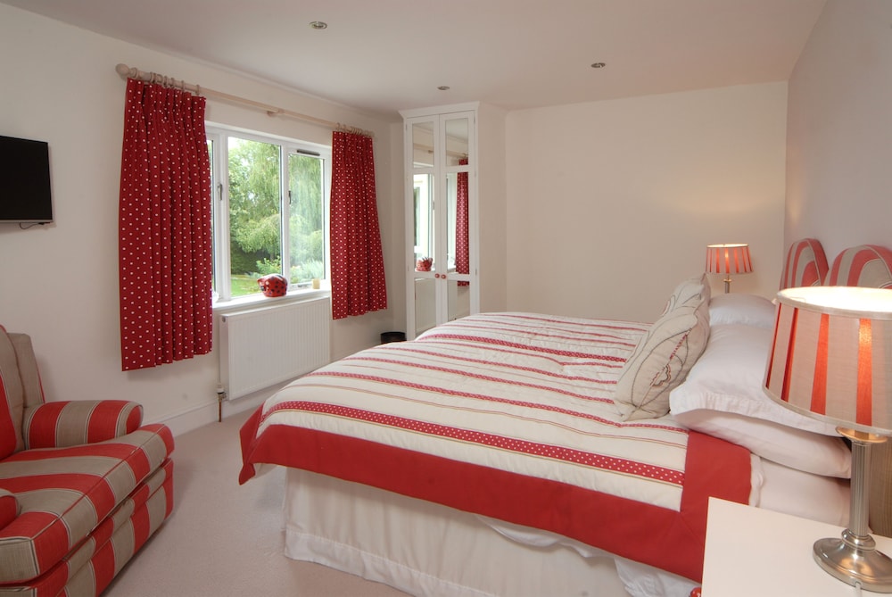 Beautiful, Comfortable And Spacious Accommodation In The Heart Of The Cotswolds - England