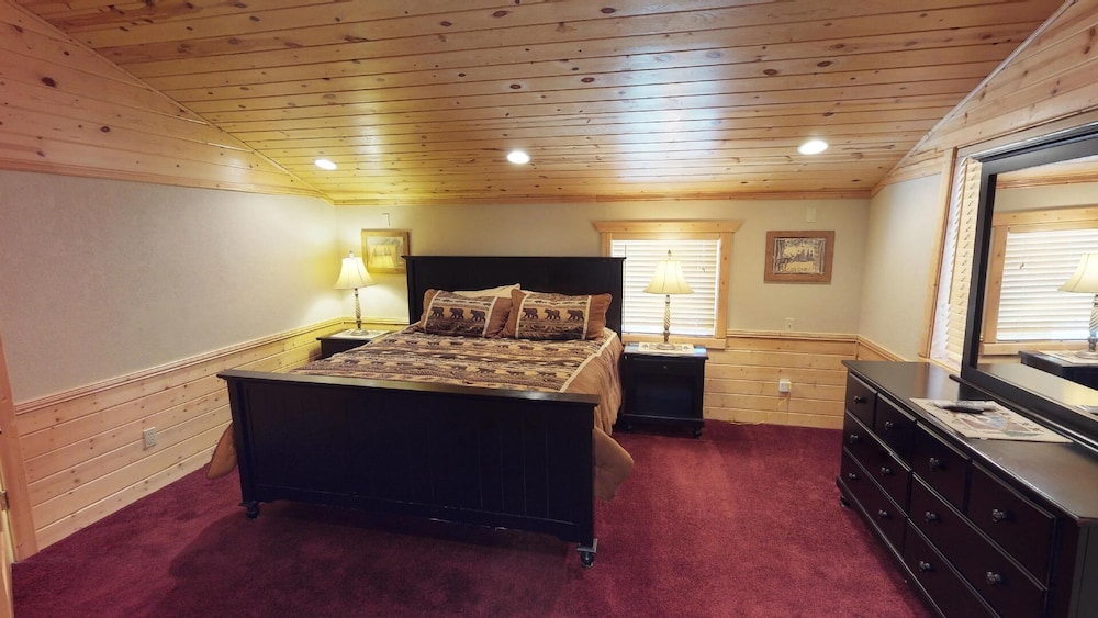 Timber Heights*sleeps 14, Private Hot Tub, Wifi, 33 Miles To Yellowstone - Island Park, ID
