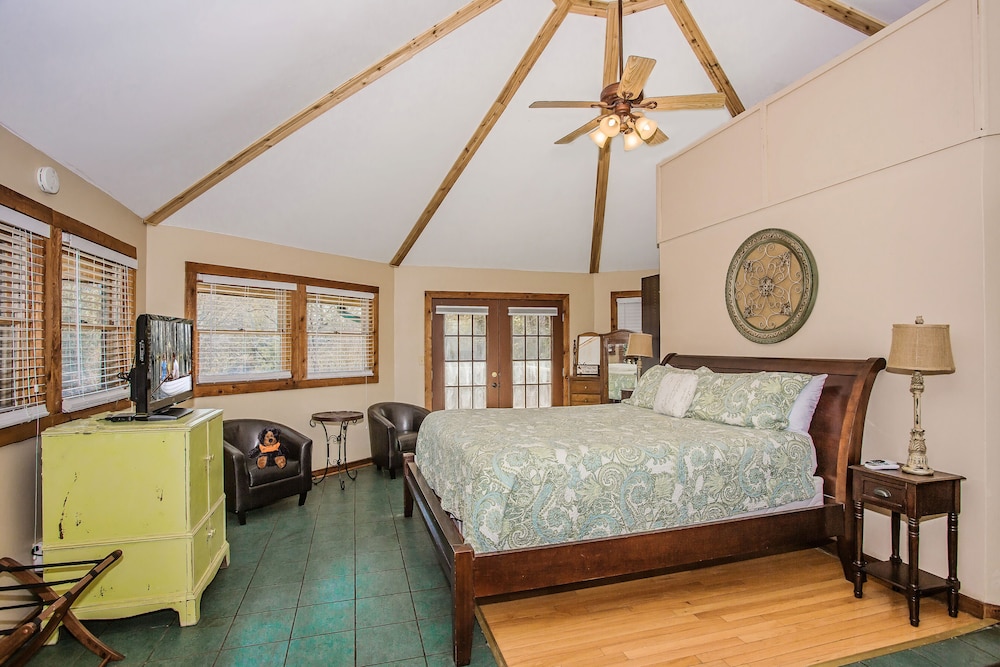 Smoky Bear Lodge With Guest House- Great For Family Reunions And Large Group Getaways. - Sevierville, TN