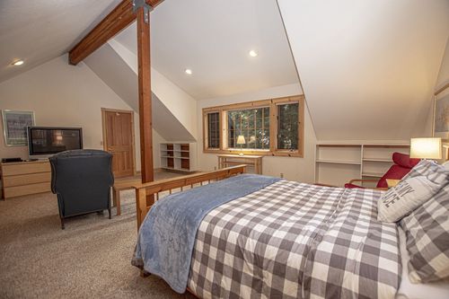 Celtic Lodge: Dog Friendly West Shore Cabin With Hot Tub - Tahoma, CA