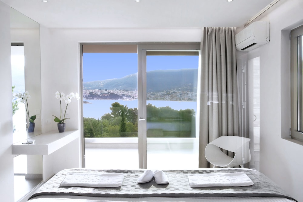Core Luxury Suites - Sea View Superior Double Room - Skiathos