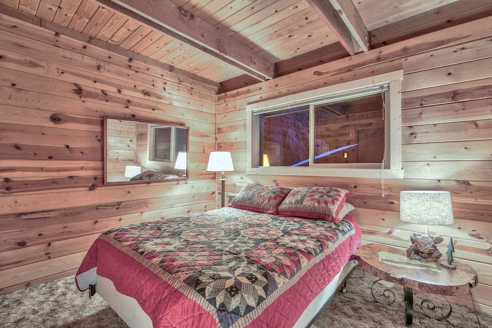 The Cholula Chalet Features 4 Bedrooms And A Hot Tub-special Spring Rates! - South Lake Tahoe, CA