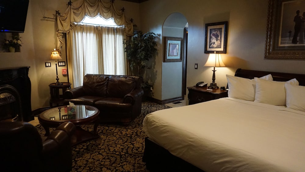Arrowhead Manor Bed & Breakfast Inn & Event Center - Evergreen, CO