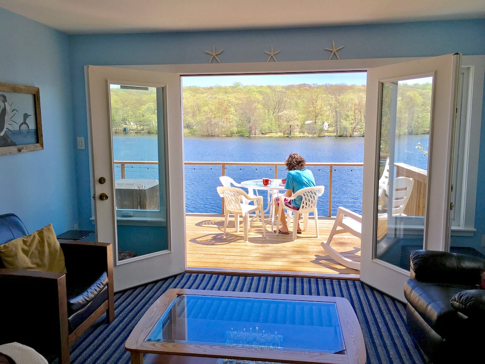 Lakeside Cottage Overhanging The Water, Beautiful Window Views Across The Lake - New England