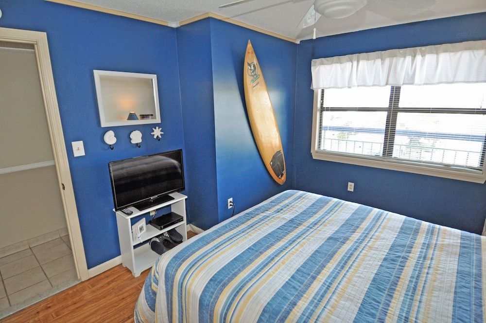 Oceanfront 2br/2ba  At The Oceans Walk To Beach Bars, Restaurants & More - North Myrtle Beach, SC