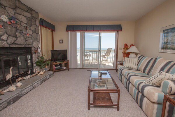 Od1001: Ocean Dunes 1001: Oceanfront 2 Bedroom Condo W\/ A Community Pool, Privat - Southport, NC
