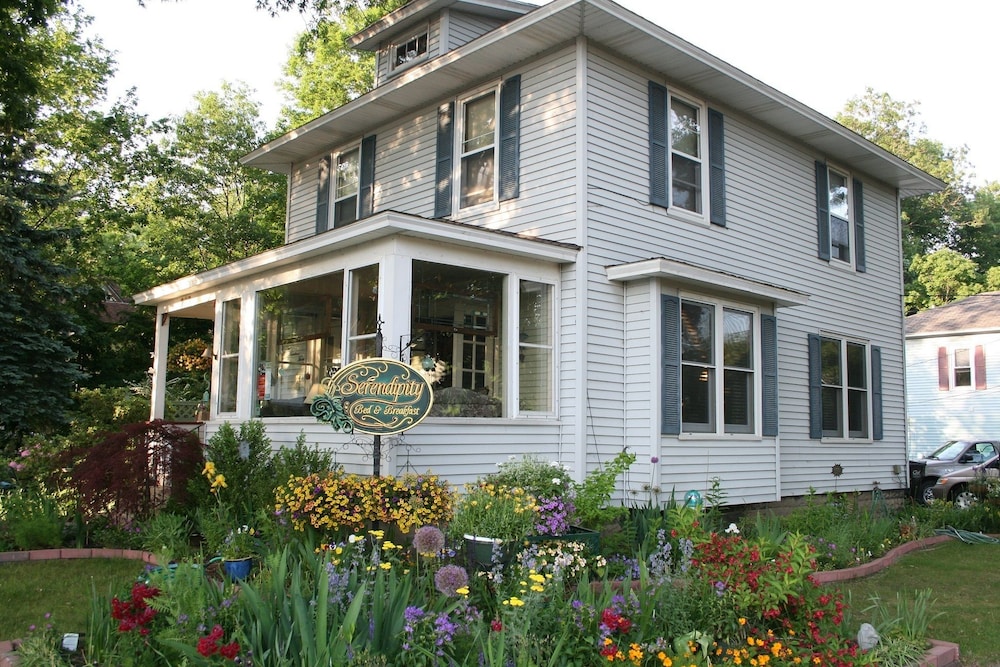 Serendipity Bed And Breakfast - Saugatuck