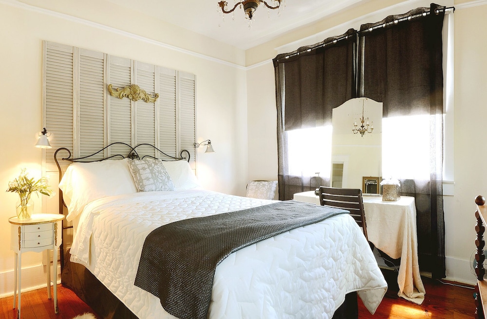 Uptown Oasis W Private, Heated Pool, Close To All Top Attractions - Kenner, LA